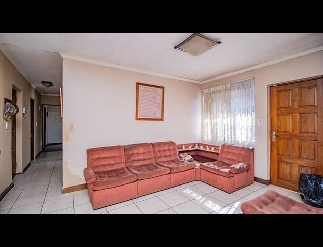 7 BEDROOM FREEHOLD FOR SALE IN KEMPTON PARK EXT 4